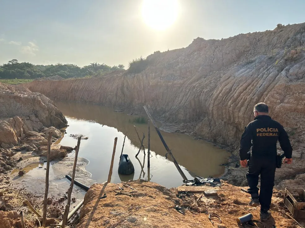 Operação da Polícia Federal cumpre mandados judiciais contra mineração ilegal de ouro em Godofredo Viana
