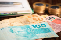 Salário mínimo de R$ 1.320 entra em vigor nesta segunda