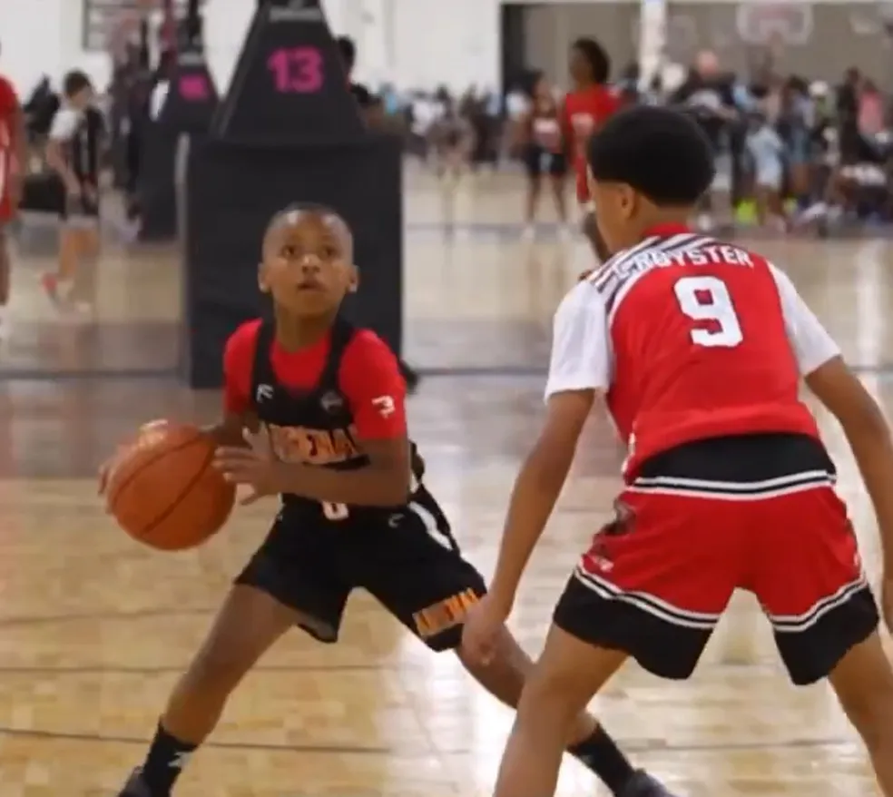 Menino de 10 anos impressiona astro da NBA em torneio infantil; vídeos