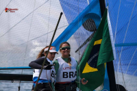 Campeãs olímpicas Martine Grael e Kahena Kunze dominam na vela e conquistam ouro no Pan de Lima