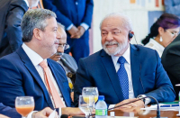 Sem acordo, Lula e Lira adiam reunião sobre reforma ministerial