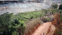 Deslizamento de rejeitos de mineradora interdita estrada há seis dias no MA